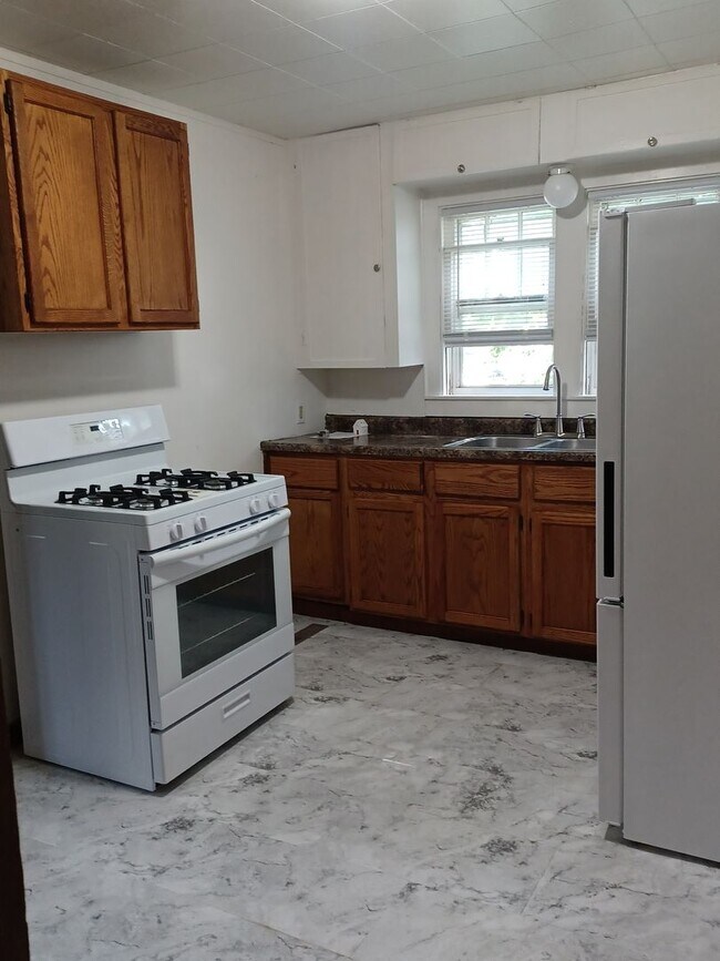 Building Photo - Cute 2 bedroom home
