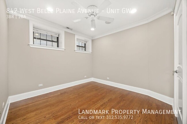 Building Photo - 842 W Belle Plaine Ave