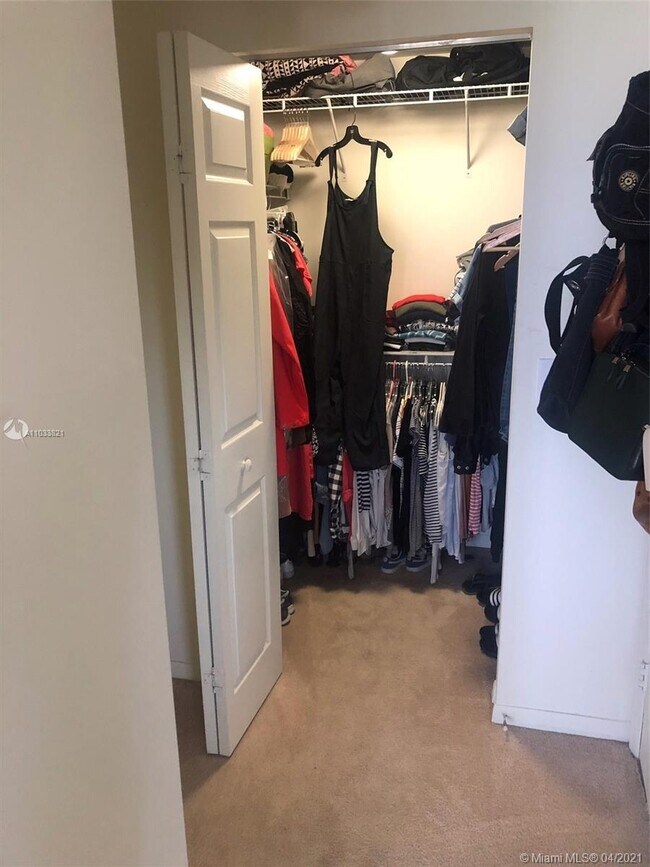 Building Photo - 215 SW 42nd Ave