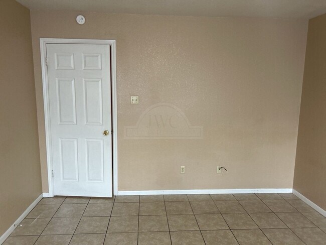 Building Photo - 2511 Bermuda Dr