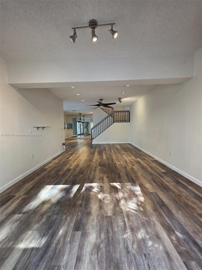 Building Photo - 20900 Leeward Ct