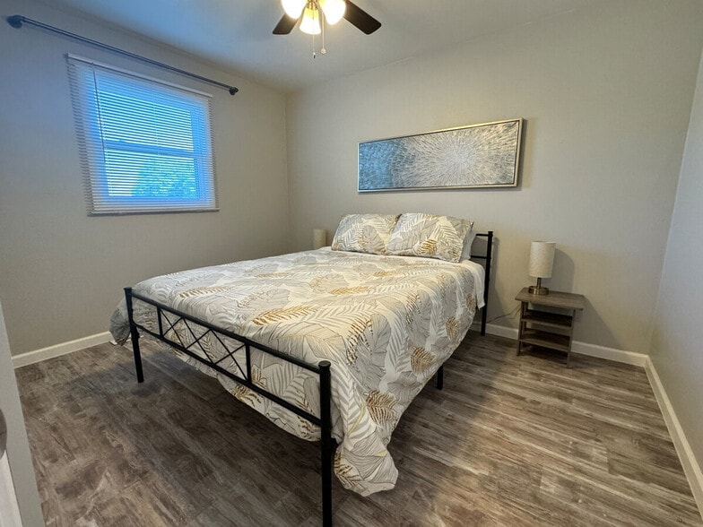 Building Photo - 826 W Weiland Ave