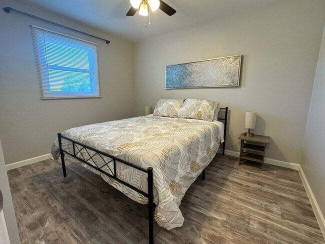 Building Photo - 826 W Weiland Ave