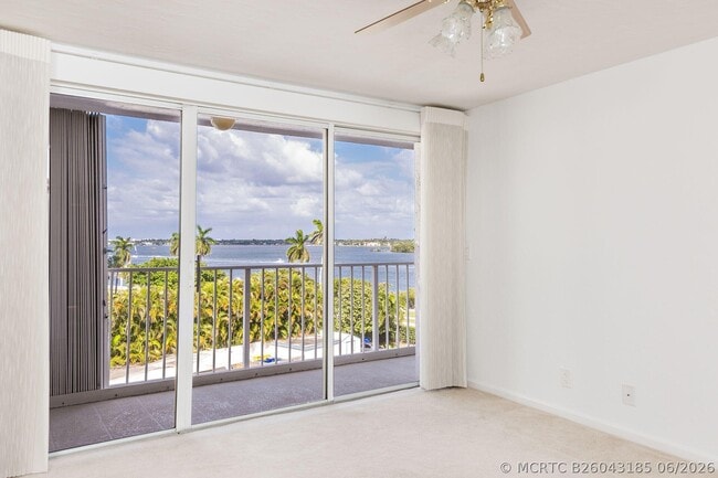 Building Photo - 3901 S Flagler Dr