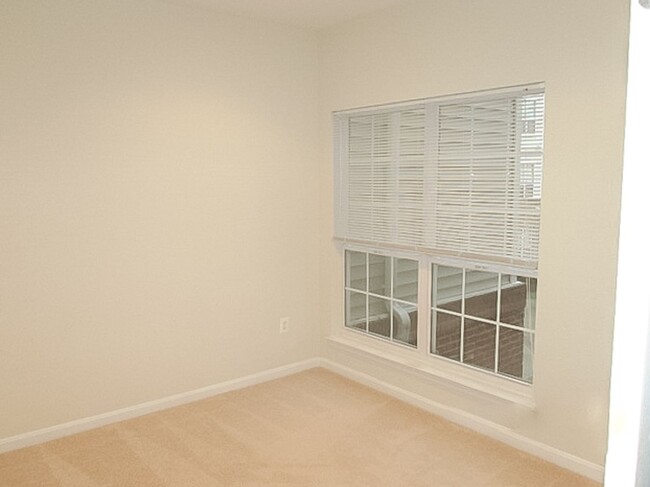 Building Photo - Beautiful 2 Bedroom 2 Bathroom Condo In Mu...