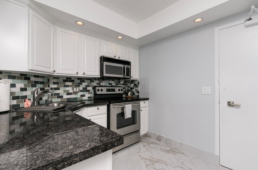 Building Photo - 3700 Galt Ocean Dr