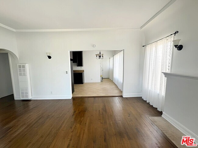 Building Photo - 1525 1/2 Orange Grove Ave