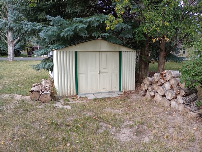 Building Photo - 202 Holly St