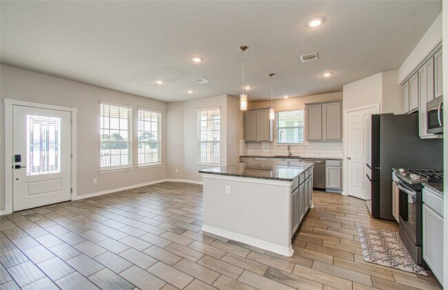 Building Photo - 1705 Bayway Dr