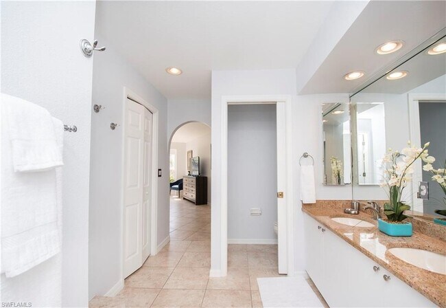 Building Photo - 2806 SW 39th St