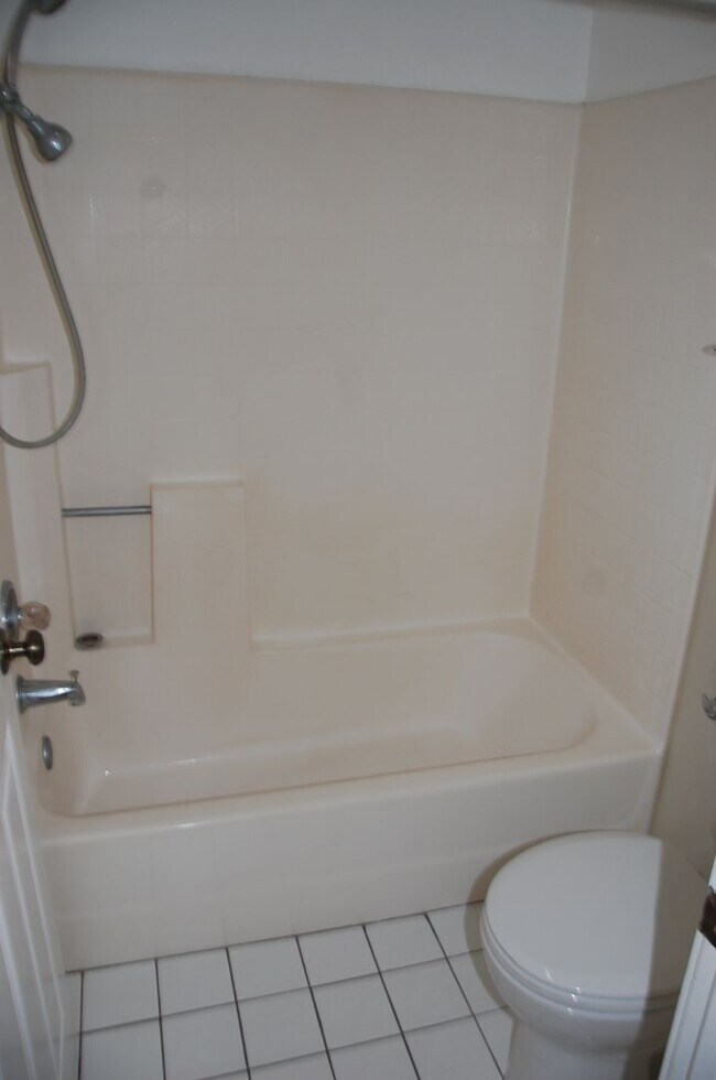 Building Photo - Two Bedroom Goleta Condo