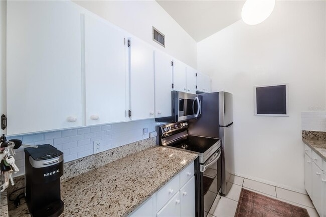 Building Photo - 722 White Pine Tree Rd