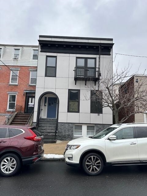 Building Photo - 84 Irving St