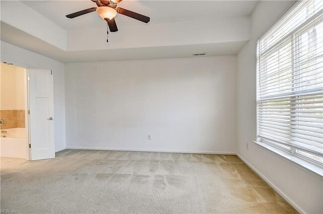 Building Photo - Three Story Condo near the Oceanfront