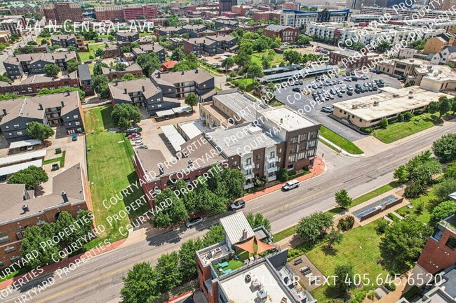 Building Photo - 444 N Central Ave