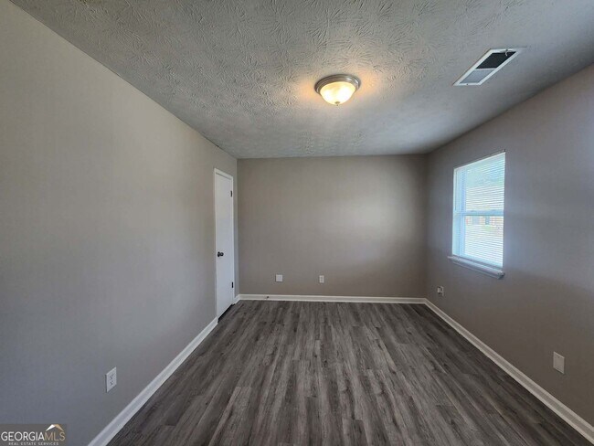 Building Photo - 1653 Pinedale Cir NW