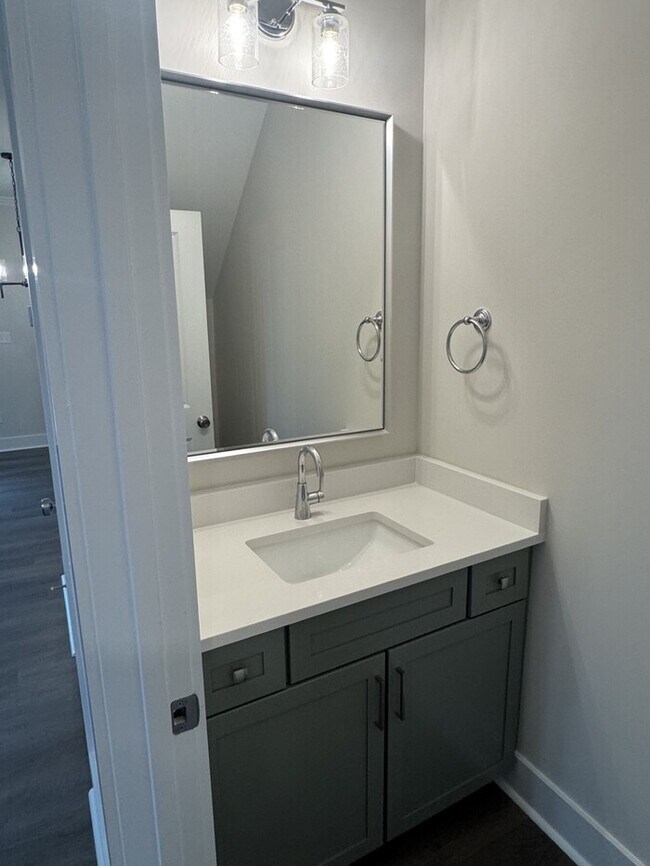 Building Photo - 3 Bed 2.5 Bath Brand New Townhome