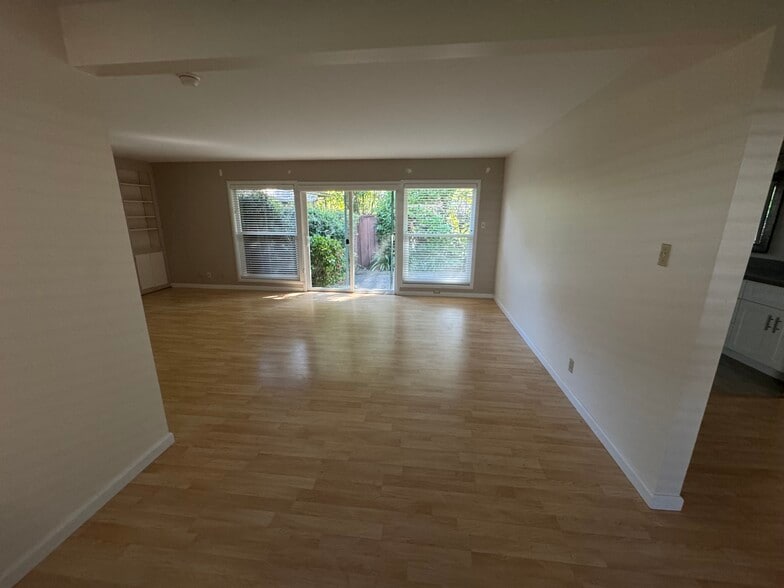 Building Photo - 1927 5th Ave