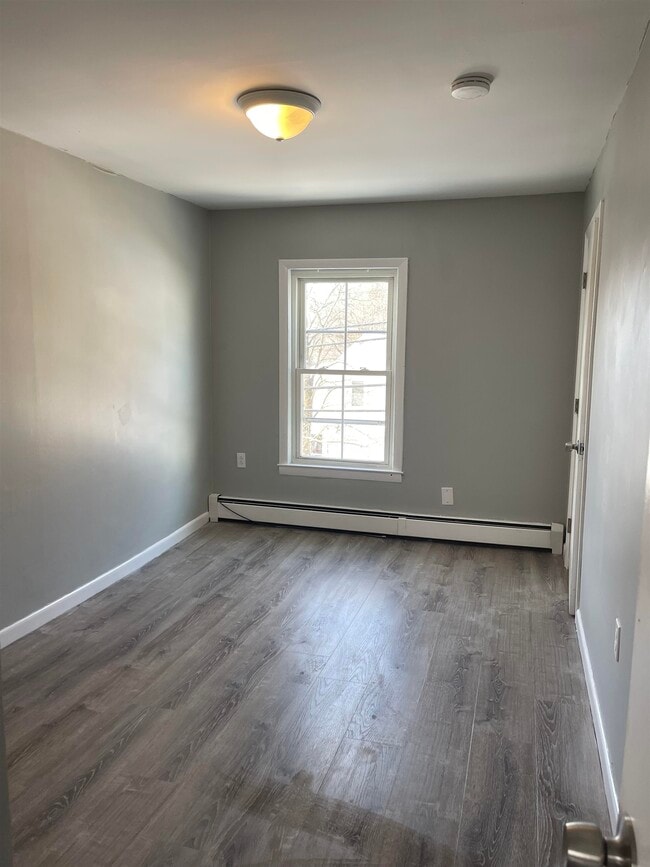 Building Photo - 81 Pine St