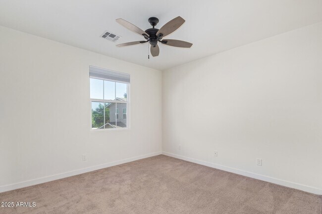 Building Photo - 3218 W Glendale Ave