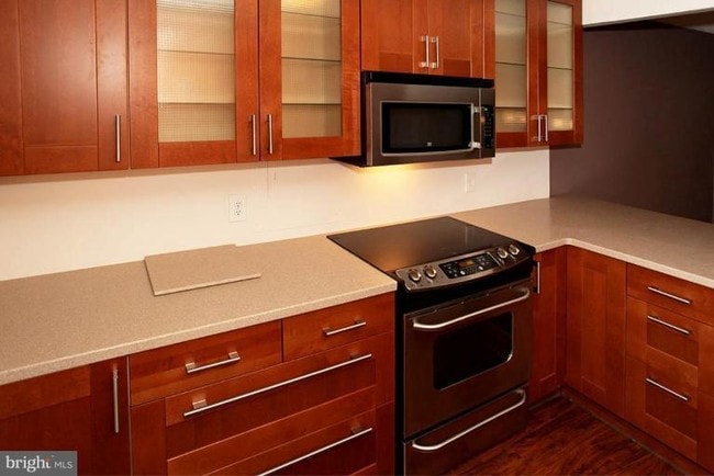 Building Photo - 2300 Pimmit Dr