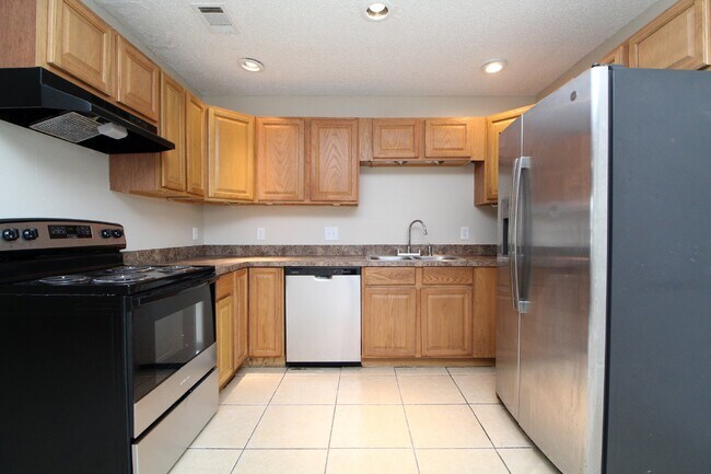 Building Photo - 3-Bedroom Home on Quiet Cul-De-Sac in Northeast Pensacola with Fully Fenced Yard –