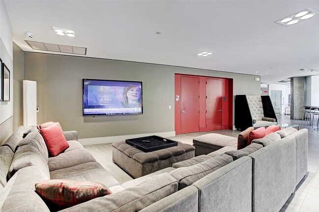 Building Photo - 1901 Post Oak Blvd