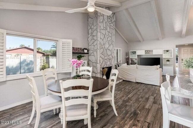 Building Photo - 7526 Via De Ln