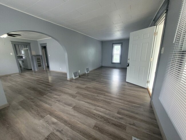 Building Photo - Two Bedroom near the Iowa State Fairgrounds!