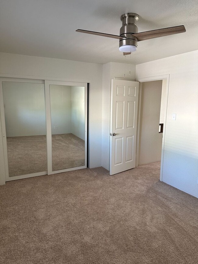 Building Photo - Updated Townhome