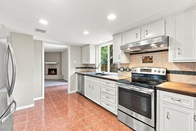 Building Photo - 15706 Cavendish Dr