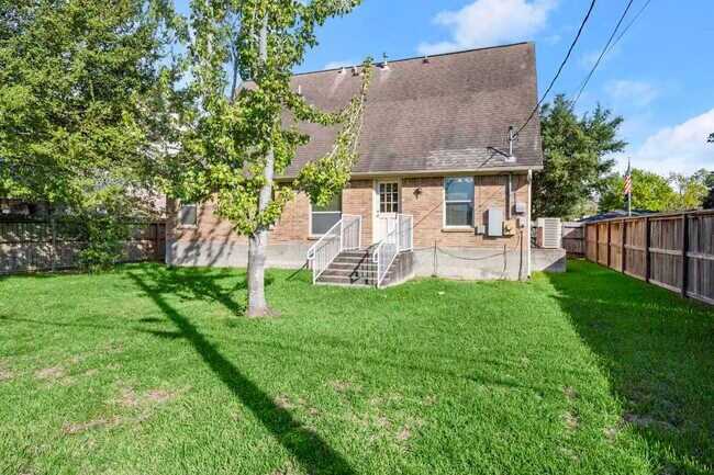 Building Photo - 3212 Glastonbury Dr