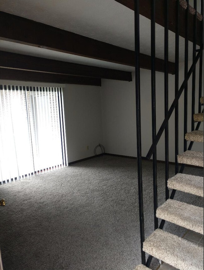 Building Photo - 1 Edgebrook Dr