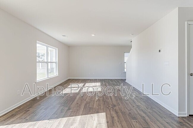 Building Photo - 816 Wolverine Ln