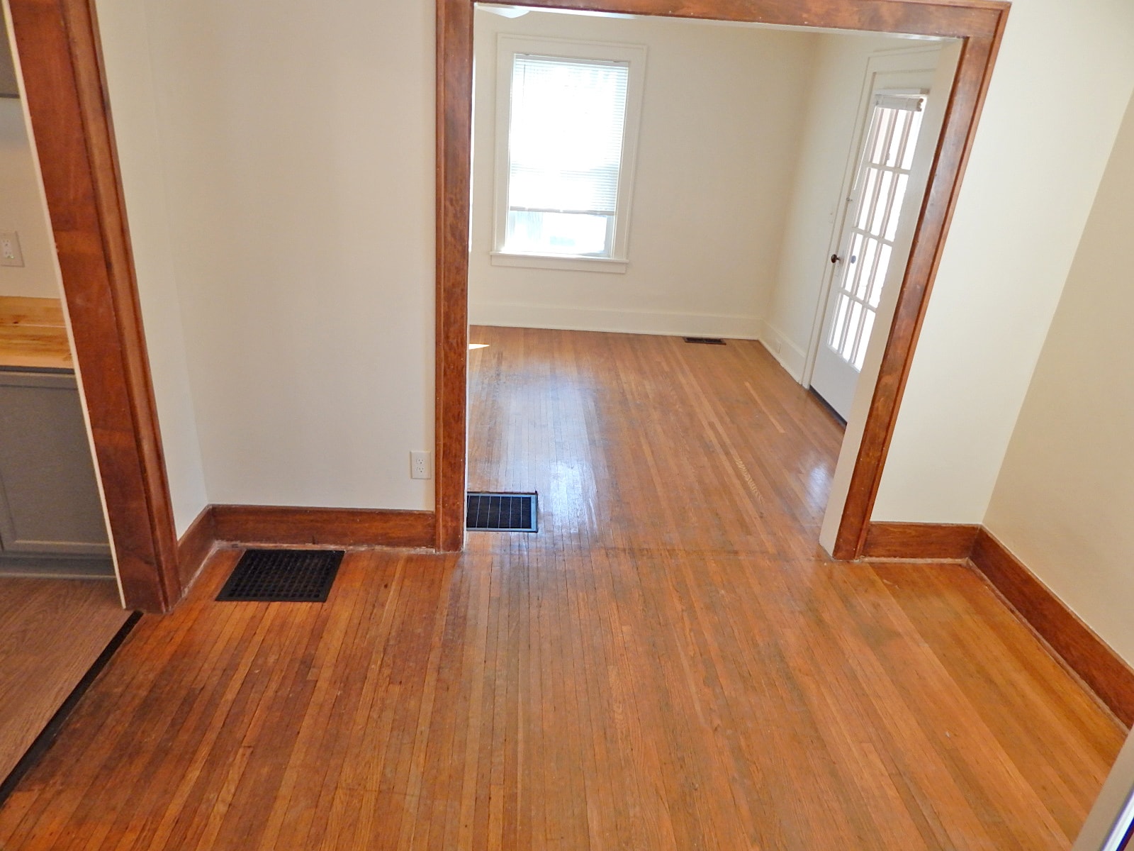 Building Photo - 235 E Elm St