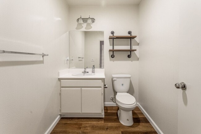 Building Photo - Beautiful 4 Bed 3.5 Bath Home in Great School District!! Located in Montecito.