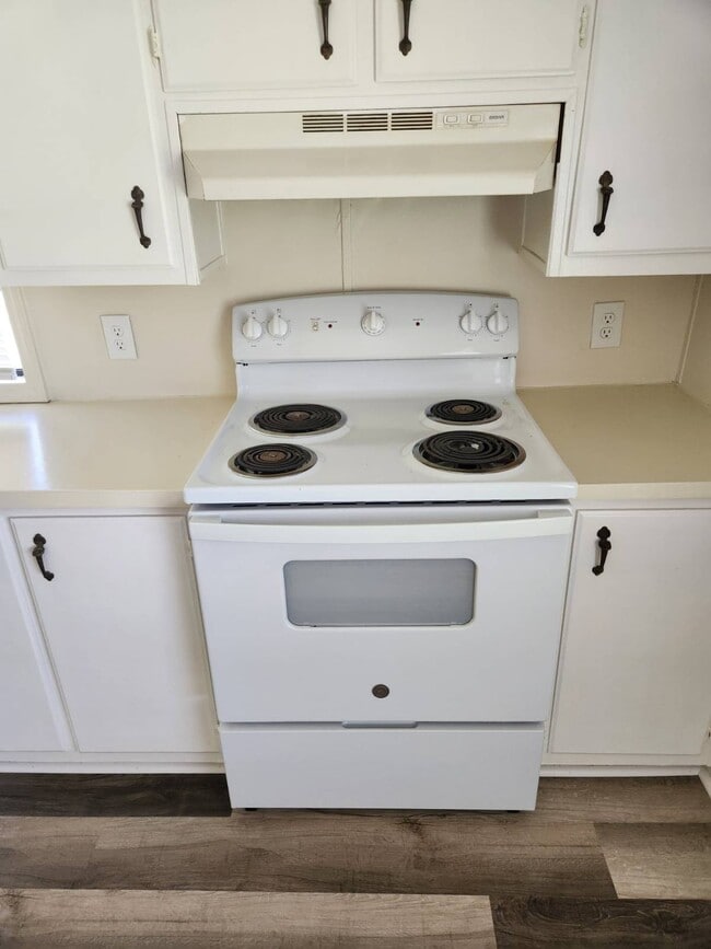 Building Photo - 180 Dixon Rd