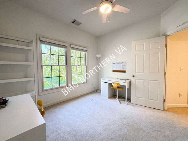 Building Photo - 43003 Golf View Dr