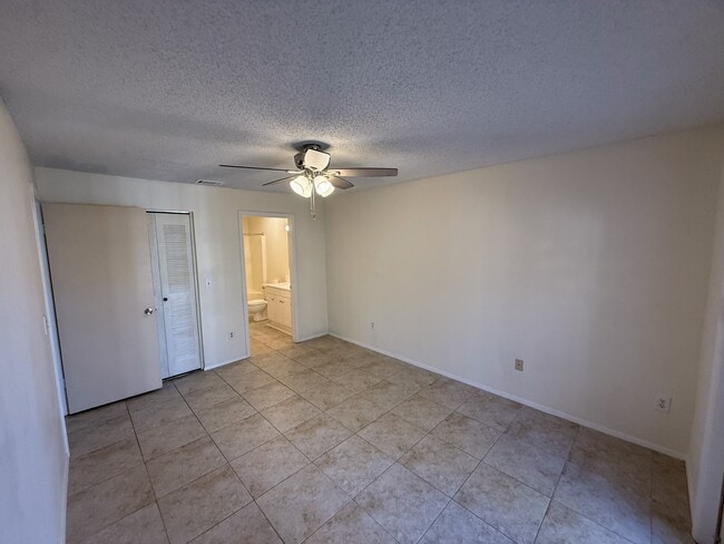 Building Photo - 945 Burlwood St