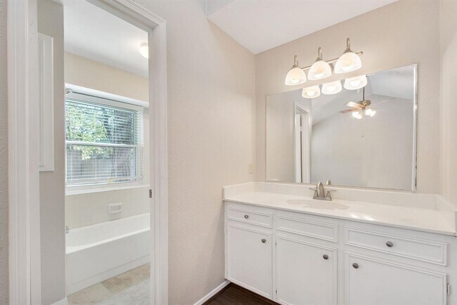 Building Photo - 108 N Deerfoot Cir