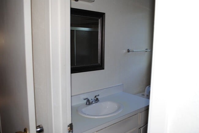 Building Photo - 2321 Suffolk Ln