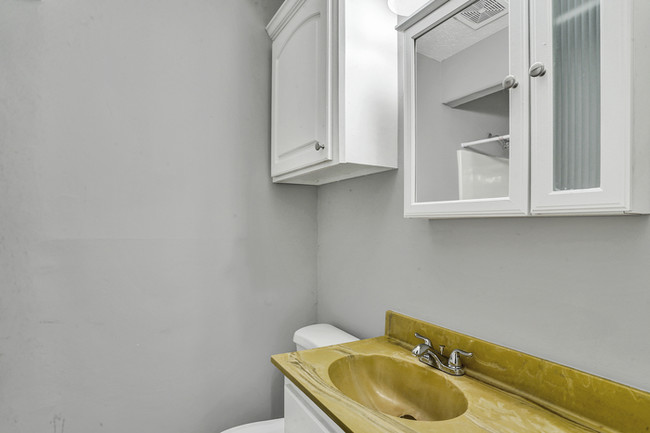 Building Photo - 119 Highland Cove