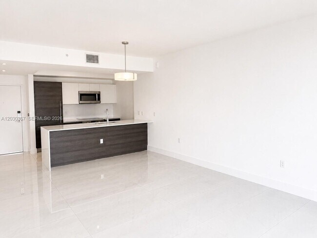 Building Photo - 301 Altara Ave