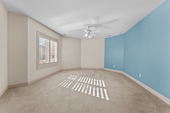 Building Photo - 12932 Sunset Bluff Ct
