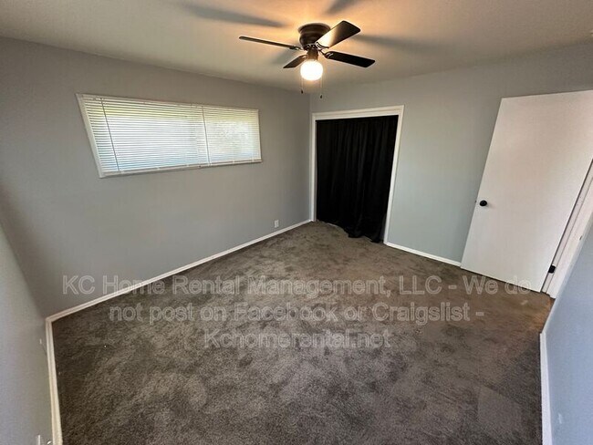 Building Photo - 10809 Ewing Ave