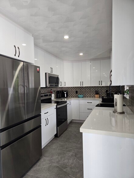 Building Photo - 1634 NE 4th Pl