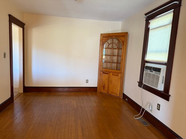 Building Photo - 28 Galpin St