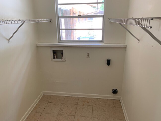 Building Photo - Residential