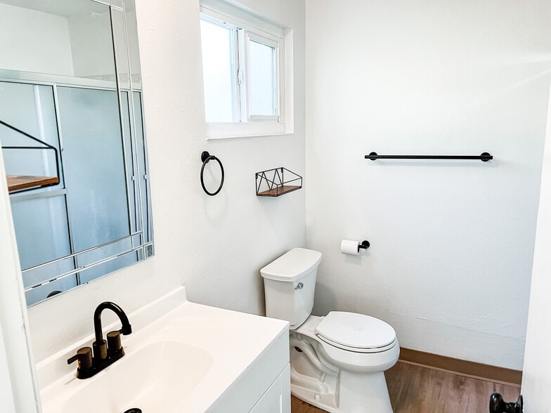 Bathroom - 1351 Arcadian Ave