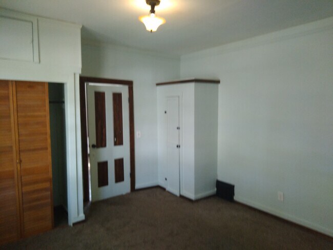 Building Photo - 510 Evans Ave